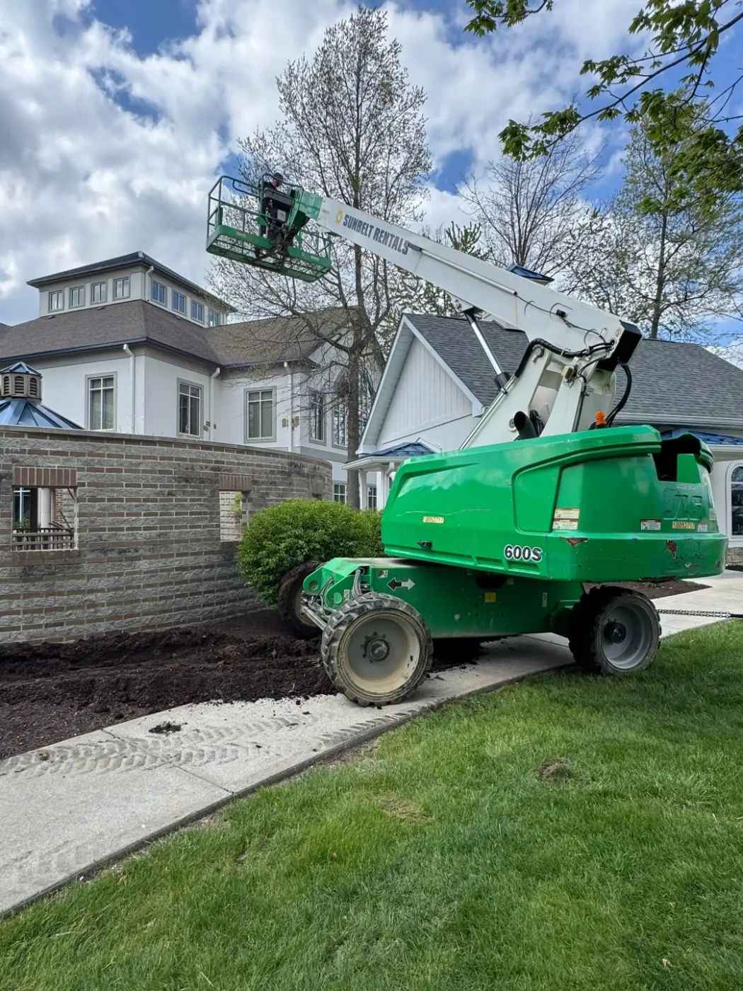 Manufacturer-certified roof installation in Greencastle